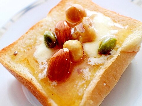 【簡単】カフェ気分♪バター＆ハニーナッツトースト